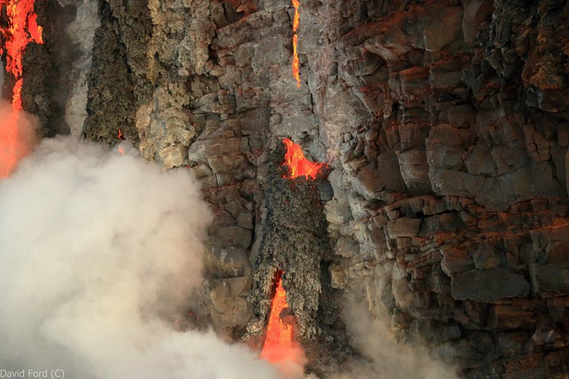 Illustration for article titled Lava Spilling Over a Cliff Looks Like Hot Candy